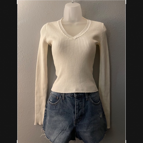 Brandy Melville White Milena Sweater - Picture 5 of 10